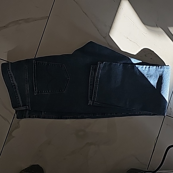 Levi's - Picture 3 of 5